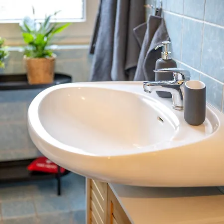 Suedstadt-oase 1 Komfort Mit 2 Sz Und Balkon * Кобленц